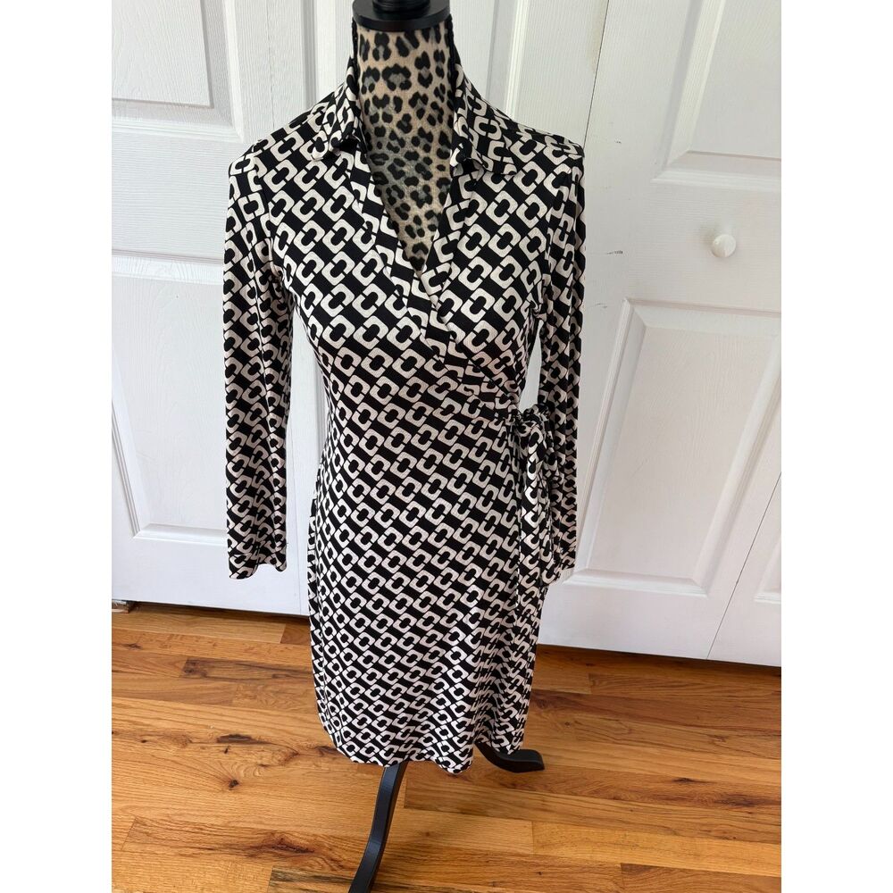 Diane von Furstenberg DVF Size 10 Silk New Jeanne Wrap Dress Chain Link Classic